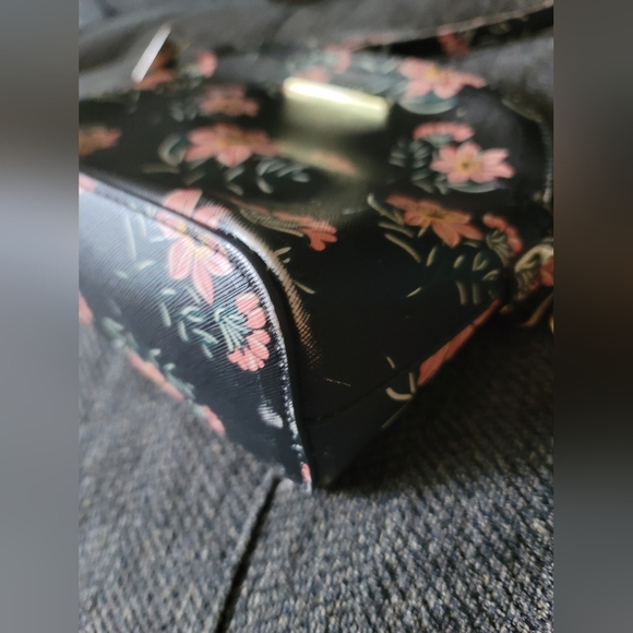 Steve Madden Floral Crossbody - Picture 3 of 10